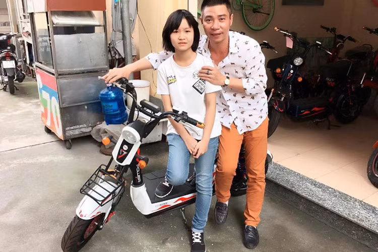 Trong một chương trình, bé Kiến từng tâm sự bố hay say rượu, thậm chí cả trước khi gặp các con.