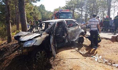 Chiếc xe bị cháy chỉ còn trơ lại phần khung sắt.