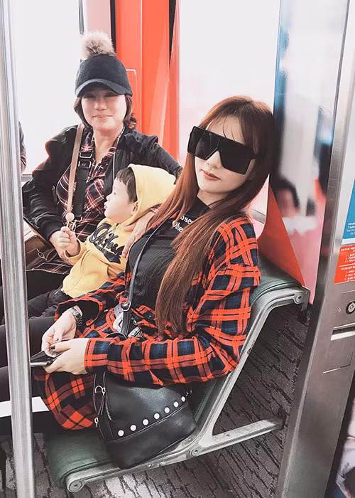 Đối với Thu Thủy, chỉ cần con trai bên cạnh là cô đã cảm thấy hạnh phúc.