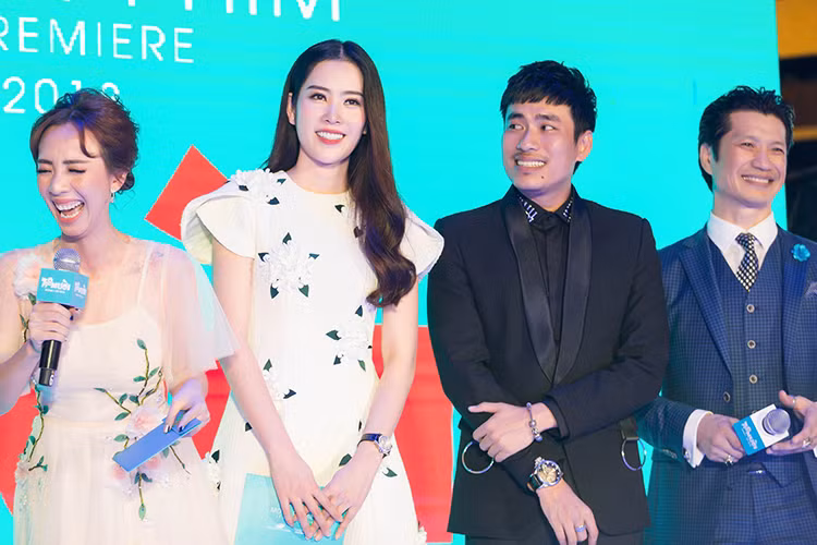 Người đẹp cho biết, sau suất chiếu đầu tiên vừa ra mắt, đã có nhiều ý kiến phản hồi đánh giá diễn xuất của cô tự nhiên hơn so với vai diễn đầu tay.