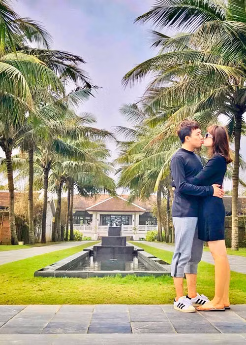 Cặp đôi cũng thường xuyên đi du lịch trong nước và ngoài nước để hâm nóng tình cảm vợ chồng.