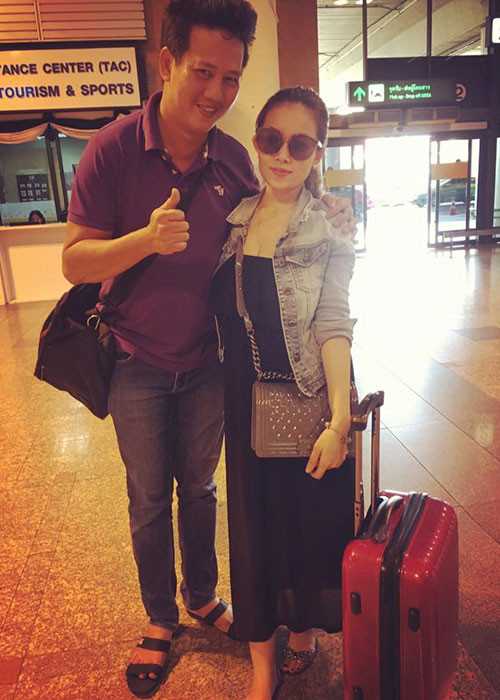 Trên trang cá nhân, vợ của Lê Nam bày tỏ cô cảm thấy rất buồn, đêm nào cũng khóc vì lo lắng cho sức khỏe của chồng. “Chỉ biết nhìn qua hình ảnh để cập nhật thông tin, sợ anh có chuyện gì thì ba mẹ con biết phải làm sao”, cô tâm sự.