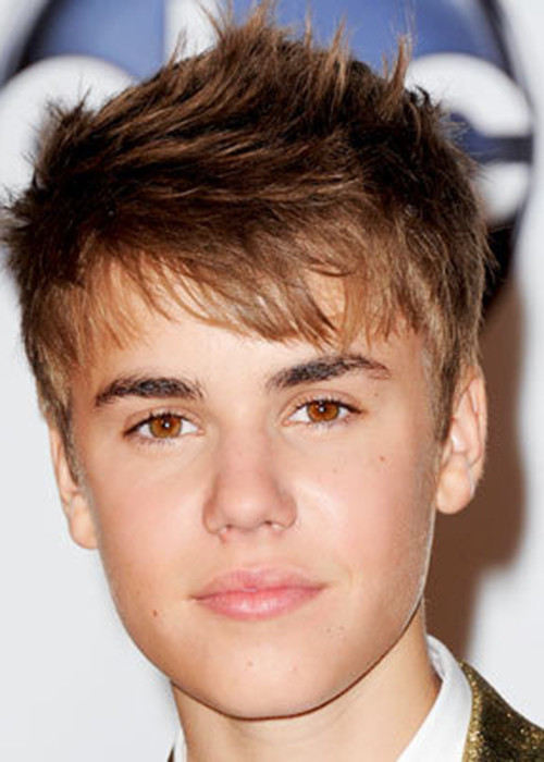 Justin Bieber từng bị chỉ trích bởi ồn ào chọc phá hàng xóm, khạc nhổ lung tung, lái xe thiếu thận trọng, hành hung quản lý của một DJ, ngủ với gái gọi...