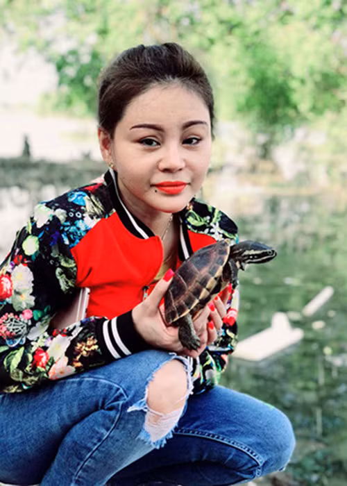 Tháng 12/2017, lùm xùm đời tư của Lê Giang - Duy Phương trở thành đề bàn tán của dư luận sau khi chương trình Sau ánh hào quang phát sóng.