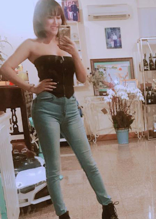 Hot Face sao Việt 24h: Phi Thanh Vân đăng tải hình ảnh gợi cảm kèm chú thích: “Một chút nổi loạn. Lâu lắm mới thấy mình trẻ con và yêu đời như vậy”.