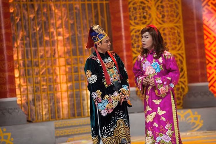 Năm 2014, “cô Đẩu” thay đến 3 bộ trang phục và trở nên duyên dáng, xinh đẹp hơn. Ảnh: VTV