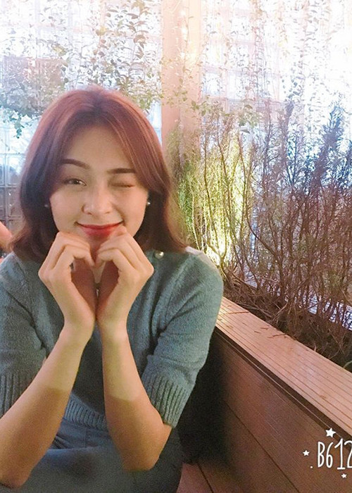 Trên trang cá nhân, Hạ Vi thường xuyên đăng tải hình ảnh đi chơi, đi ăn uống vui vẻ cùng bạn bè. Ảnh: FBNV