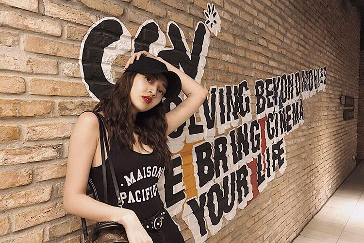 Bảo Anh tâm sự: “Thanh xuân ta giống như một cơn mưa rào, lắm mộng ước như trời sao”.