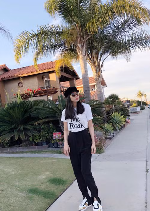 Dương Mỹ Linh chia sẻ: “Những ngày cuối năm thấy lòng ngổn ngang với bao nỗi nhớ. Nỗi nhớ gia đình chiếm lấy hết trái tim tôi”.