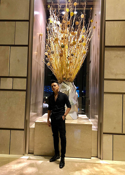 Cao Thái Sơn than thở: "Mỗi lần say xỉn là người yêu mình buồn. Vì thế đừng ai rủ mình uống rượu từ giờ đến Tết nhé".