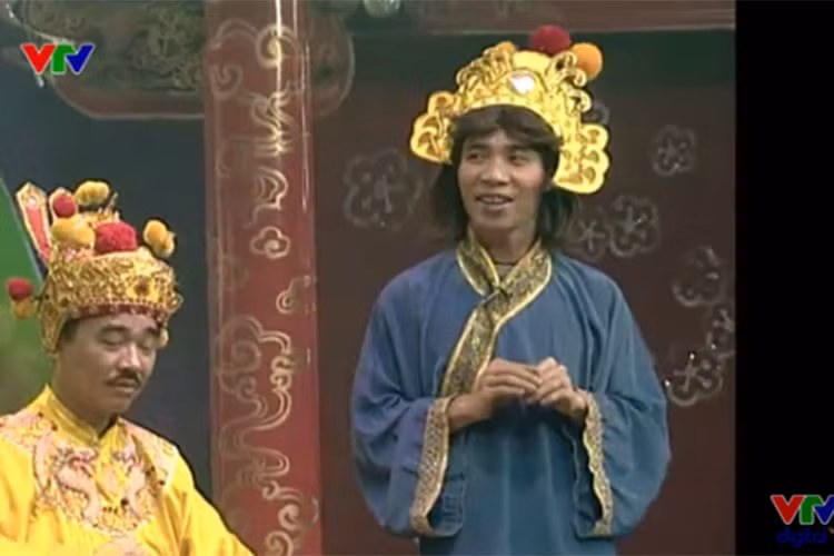 Năm 2005, nhân vật Bắc Đẩu mặc áo dài màu xanh và đội tóc ngắn ngang vai màu đen. Ảnh: VTV