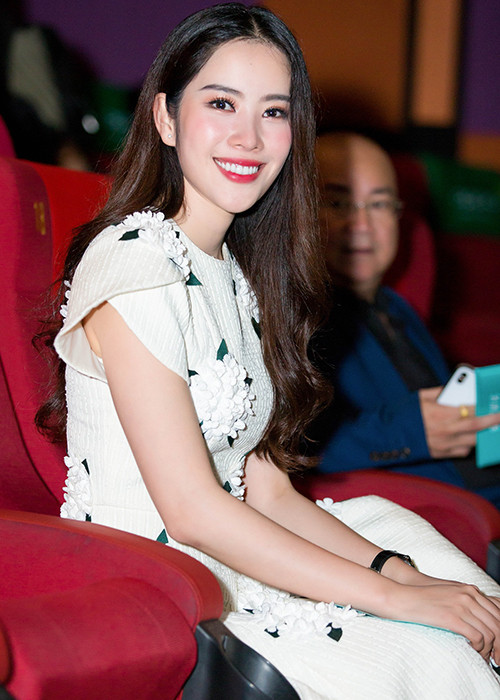 Bộ phim “798Mười” ngoài Nam Em, Kiều Minh Tuấn còn quy tụ dàn diễn viên đông đảo: Thu Trang, Dustin Nguyễn, Tiểu Bảo Quốc, Hoàng Sơn, Lê Bình, Đại Nghĩa…