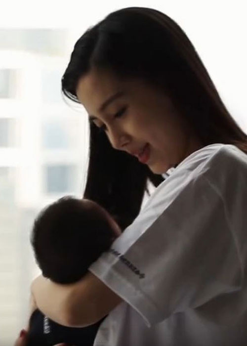 Bé Bọt Biển Nhỏ được bố mẹ giữ kín hình ảnh từ khi chào đời cho đến nay.