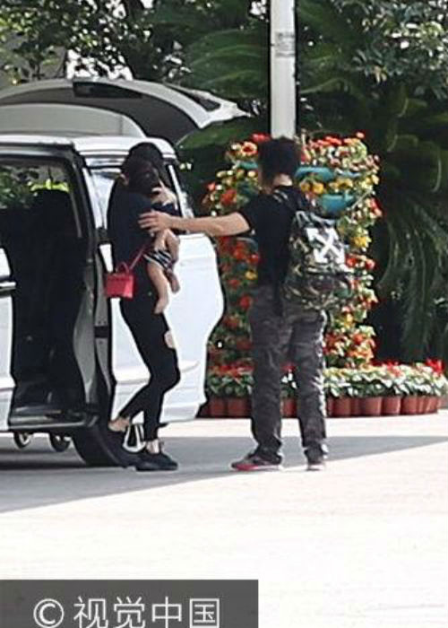 Huỳnh Hiểu Minh tỏ ra khá tức giận khi ảnh của con trai được đăng tải.