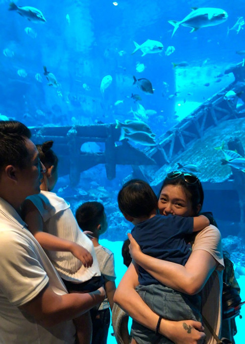 Vợ chồng Đại S đã đưa con gái và con trai đi chơi ở thủy cung trong những ngày đầu năm.