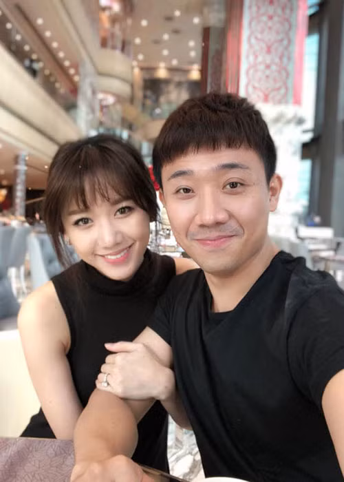 Sau một thời gian hẹn hò, Trấn Thành - Hari Won làm đám cưới vào tháng 12/2016.