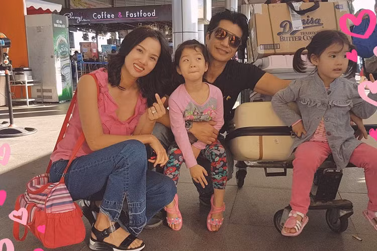 Hiện tại, tổ ấm của nam đạo diễn phim "Trúng số" khiến nhiều người phải ghen tỵ.