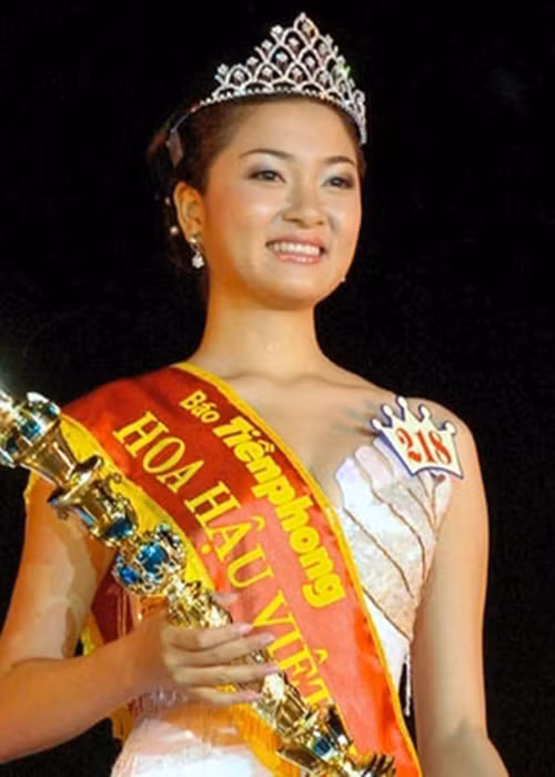 Sở hữu nhan sắc xinh đẹp cùng sự thông minh, Nguyễn Thị Huyền đã vượt qua nhiều cô gái để đoạt vương miện cuộc thi. Ảnh: Phapluatplus