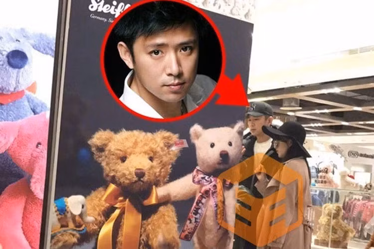 Tháng 4/2017, Cao Hâm "Tân dòng sông ly biệt" lộ ảnh đi mua sắm cùng con gái và một phụ nữ trẻ làm dấy nghi vấn anh ngoại tình. Ảnh: Phong Hành