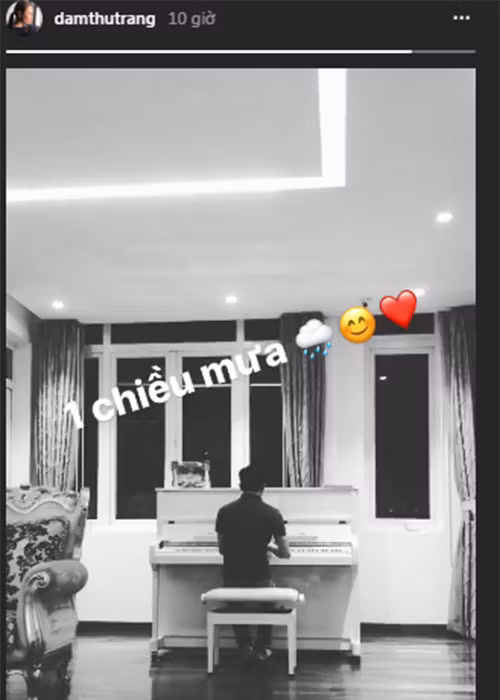 Cường Đô la từng đánh đàn tặng Đàm Thu Trang vào một ngày mưa. Ảnh: FBNV