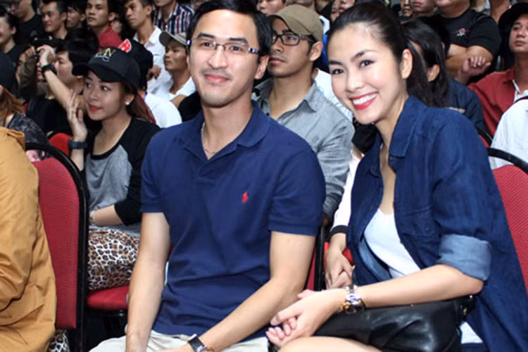 Hà Tăng giản dị, năng động bên ông xã trong buổi đi xem đấu võ. Ảnh: Khám phá