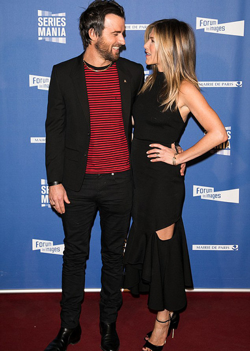 Một số nguồn tin khác lại cho rằng Jennifer và Justin rạn nứt vì Justin phát hiện Jennifer vẫn còn giữ những tin nhắn yêu thương của chồng cũ Brad Pitt.