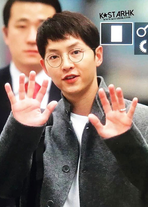 Để dành thời gian bên vợ, Song Joong Ki từng từ chối tham gia bom tấn Kingdom.