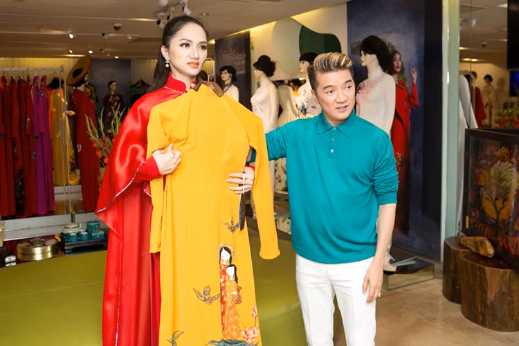 Hiện tại, Hương Giang vẫn đang tất bật tập luyện, trau dồi các kĩ năng cần thiết cho cuộc thi. Theo dự kiến, nữ ca sĩ sẽ về Hà Nội nghỉ Tết Nguyên Đán và sau đó trở lại TP.HCM ngay để chuẩn bị các công đoạn cuối cùng trước khi sang Thái Lan tham gia cuộc thi.