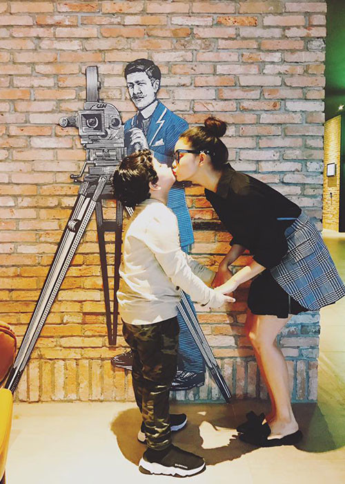 Trương Quỳnh Anh chia sẻ khoảnh khắc đáng yêu bên con trai.