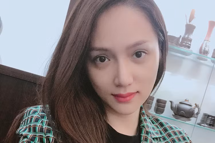 Hương Giang Idol được nhận xét sở hữu gương mặt mộc khá tươi tắn.