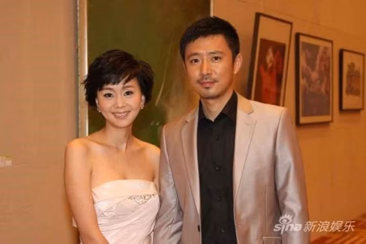 Cao Hâm đăng ký kết hôn với diễn viên Vương Nhất Nam vào năm 2007 nhưng mãi đến năm 2009 cặp đôi Hoa ngữ này mới tổ chức hôn lễ. Ảnh: Sina