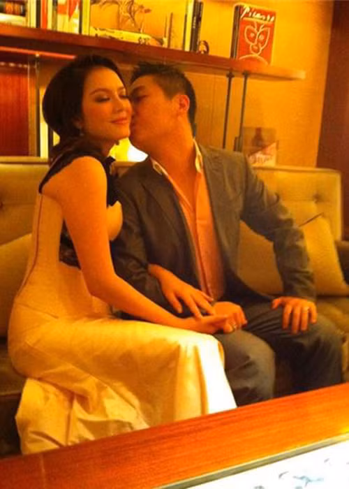 Xinh đẹp, giàu có, nổi tiếng nhưng Lý Nhã Kỳ vẫn chưa chịu lấy chồng. Trước đây, cô từng lộ ảnh thân thiết bên một người đàn ông lạ mặt vào năm 2011. Thời điểm đó, Lý Nhã Kỳ lên tiếng thừa nhận đó là người yêu nhưng lúc đó cả hai mới chỉ tìm hiểu nhau được khoảng 7 tháng. Ảnh: Dân Việt