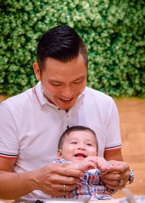 Bé Nu chào đời vào tháng 12/2016, là con trai của Jennifer Phạm và doanh nhân Đức Hải.