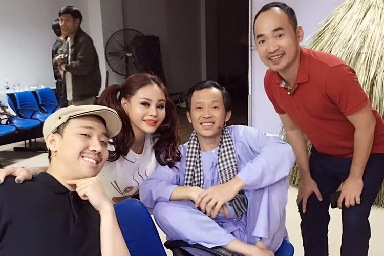 Bên cạnh đó, nữ diễn viên vẫn miệt mài với công việc diễn xuất.