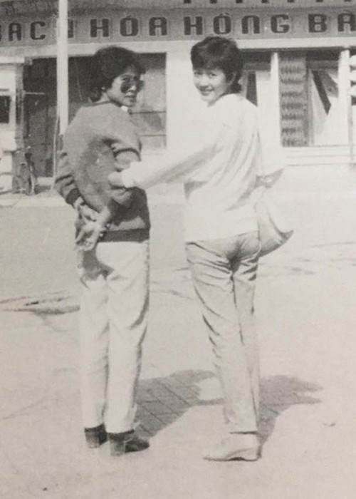 Minh Vượng nhớ ngày vóc dáng còn thon gọn bên diễn viên Minh Hoà tại Hải Phòng vào năm1984.