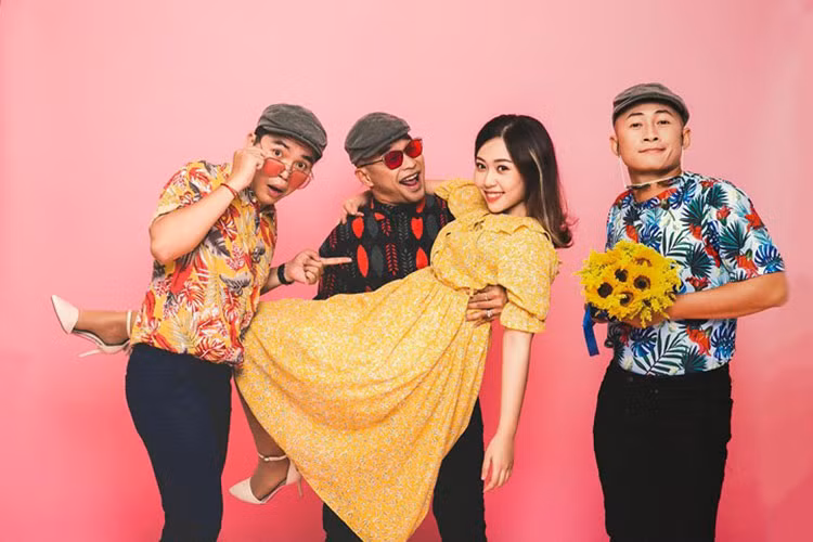 MTV và Kim Ngân còn thực hiện clip “hướng dẫn các điệu nhảy độc – lạ” mùa xuân. Ảnh: VTV