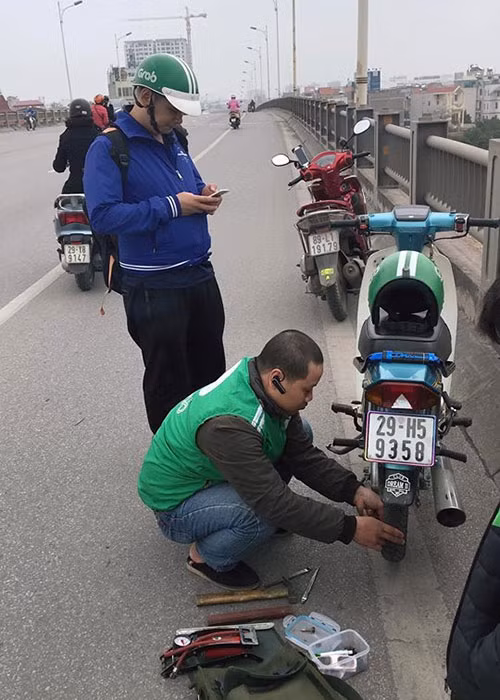 Hành động bất ngờ của tài xế Grab làm ấm lòng vạn người trong ngày Tết.