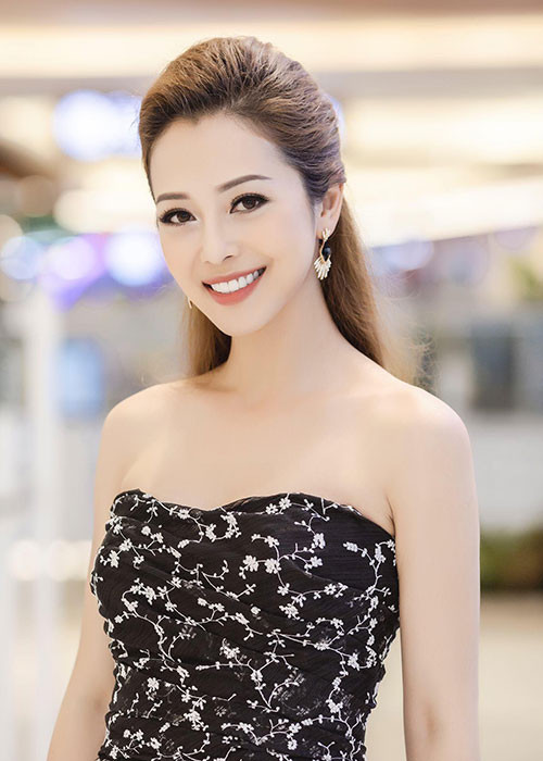 Jennifer Phạm được khen ngợi ngày càng mặn mà sau khi sinh con.