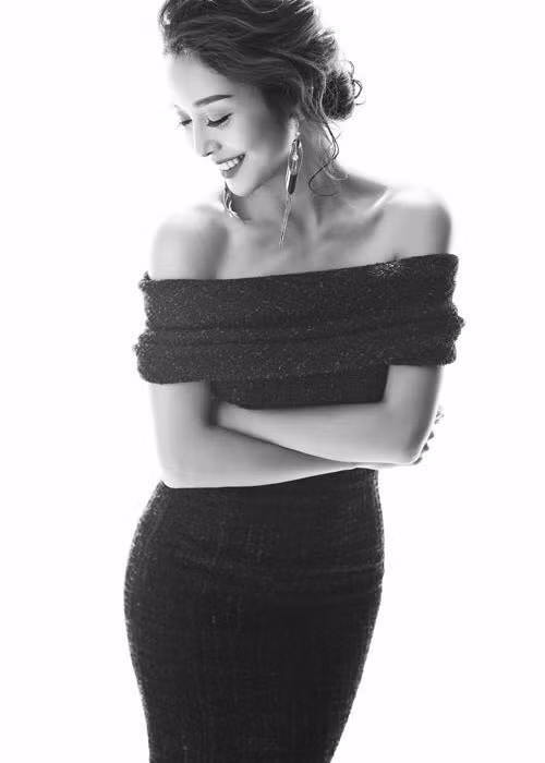 Vóc dáng cùng gương mặt của bà mẹ 3 con khiến nhiều người phải xuýt xoa.