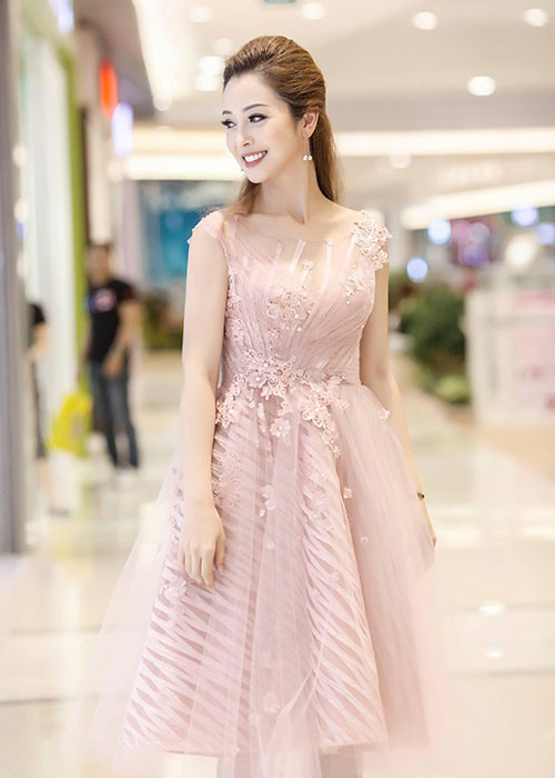 Nhan sắc mặn mà của Jennifer Phạm khi đã bà mẹ của 3 nhóc tì: 2 trai, 1 gái.