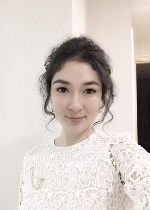 Trên trang cá nhân, cô chỉ thỉnh thoảng chia sẻ hình ảnh đời thường của mình. Ảnh: FBNV