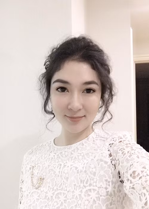 Trên trang cá nhân, cô chỉ thỉnh thoảng chia sẻ hình ảnh đời thường của mình. Ảnh: FBNV