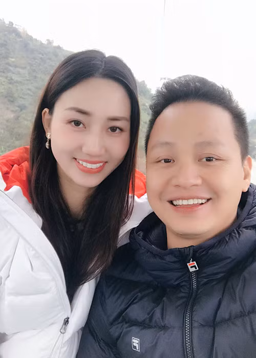 Vợ chồng Á hậu Trà My đi du lịch Hong Kong hâm nóng tình cảm.