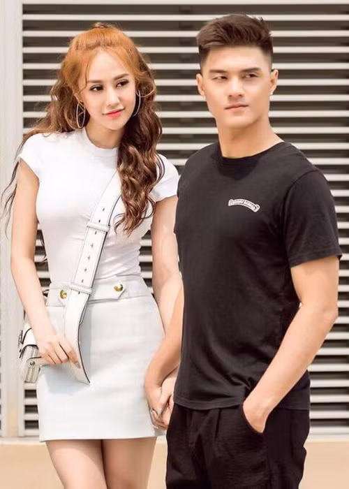 Tình tứ bên Lâm Vinh Hải, Linh Chi gọi nam vũ công là tri kỷ của mình. Ảnh: FBNV