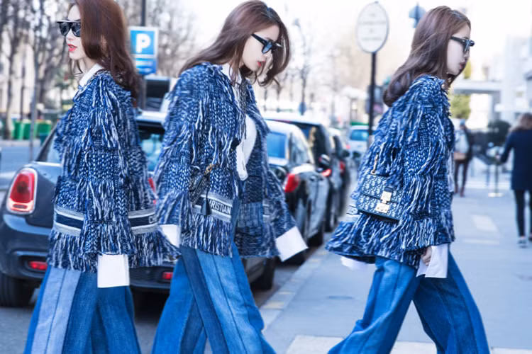 Thần thái sanh chảnh của Angelababy khiến cô trở thành tâm điểm chú ý của đám đông.