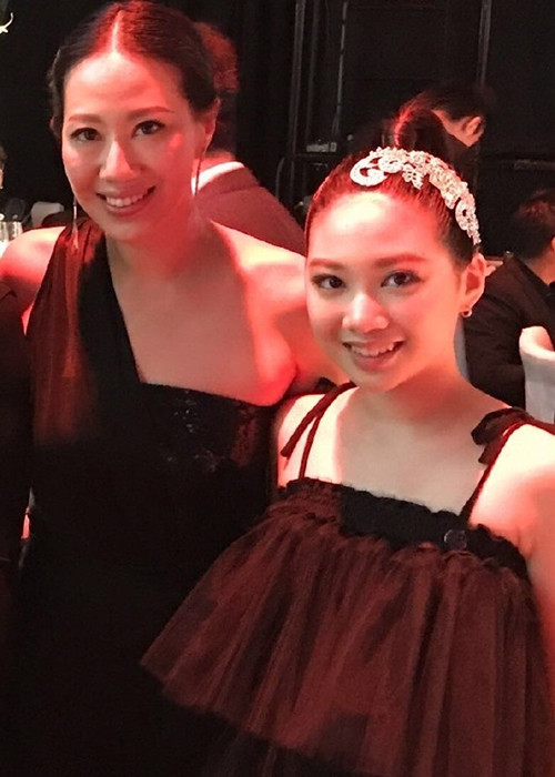 Jasmine thừa hưởng những nét đẹp từ mẹ vốn là Hoa hậu quốc tế Trung Hoa tại Toronto (Canada) 2000. Ảnh: Weibo