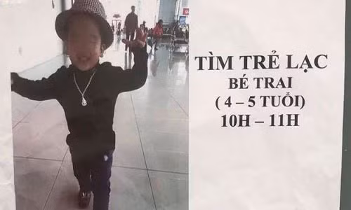 Tờ rơi được gia đình bé B. phát đi tìm kiếm.