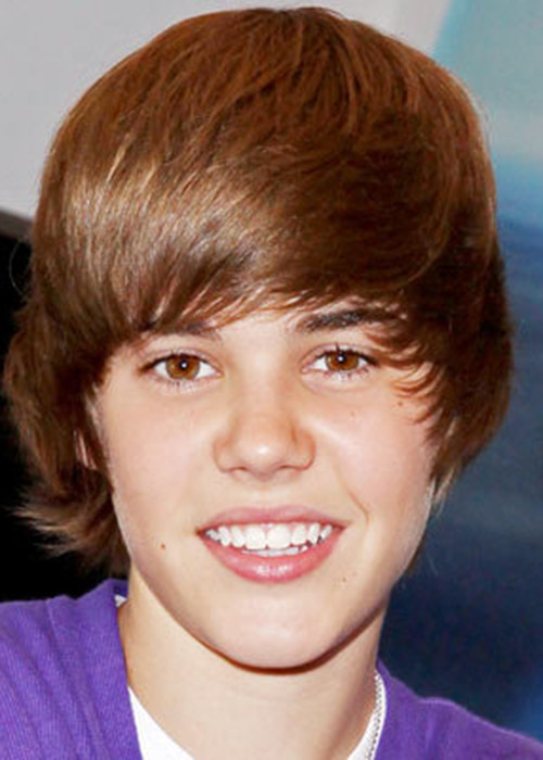 Justin Bieber sinh năm 1994, là ngôi sao nổi tiếng của Hollywood.