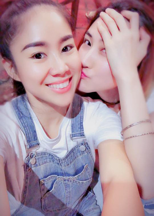 Về Việt Nam, Ngân Khánh hội ngộ cô bạn thân Lê Phương là một trong những tin tức sao Việt trong ngày 9/2.