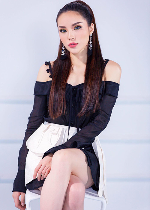 Không còn sến sẩm như trước đây, Kỳ Duyên sành điệu, cá tính hơn ở đời thường lẫn tại sự kiện. Ảnh: FBNV